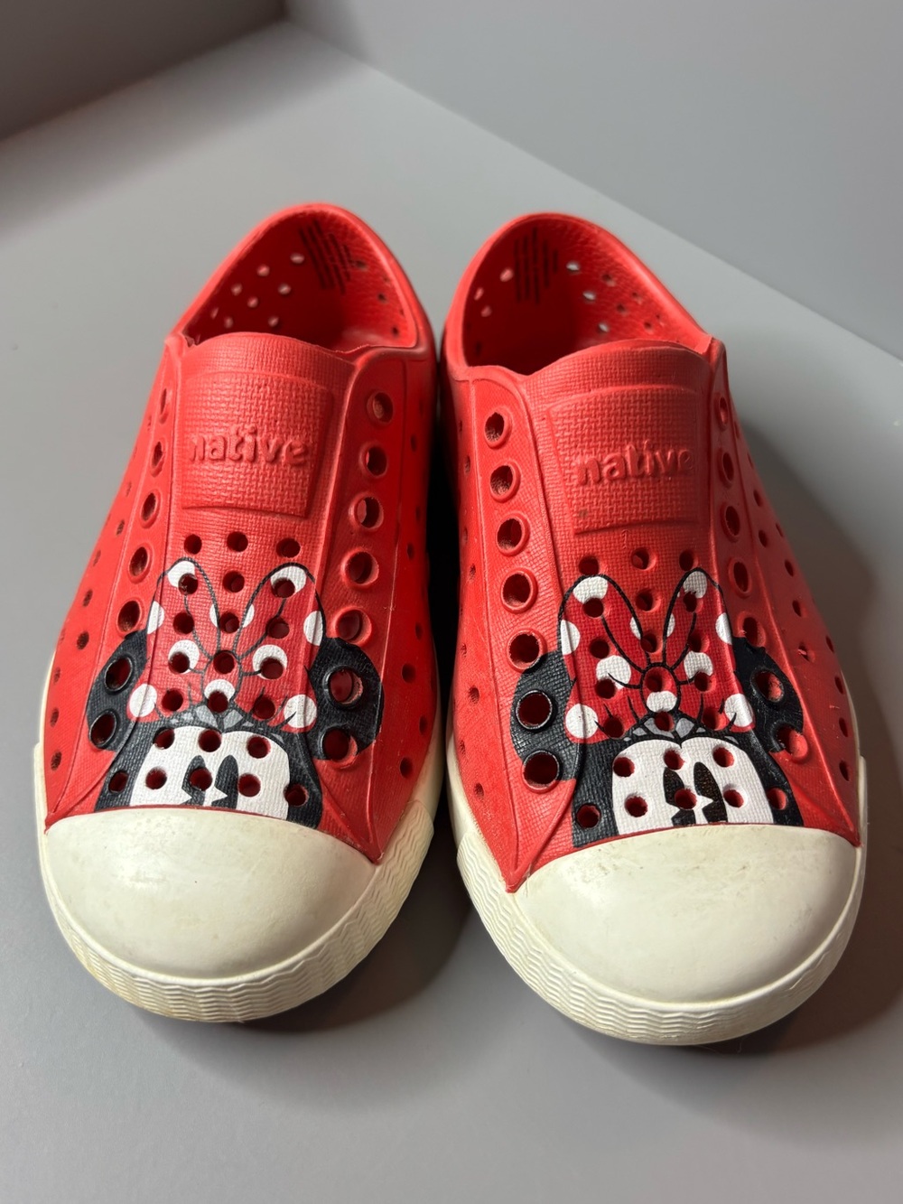 Native Disney Kids Coral Red Minnie Slip-On Sneakers Size 8C Travel Disneyland